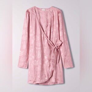 NEW Aritzia Wilfred CALLIE Baby Pink Satin floral Longsleeve wrap dress size Med